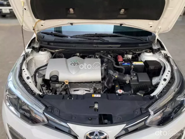 Xe màu trắng, chất xe đẹp XUẤT SẮC, Có hỗ trợ vay