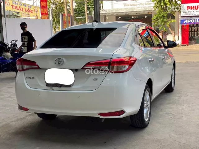 Xe màu trắng, chất xe đẹp XUẤT SẮC, Có hỗ trợ vay