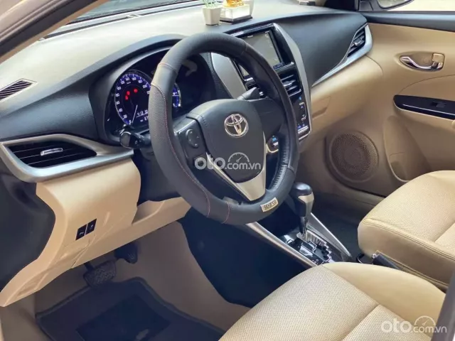 Xe màu trắng, chất xe đẹp XUẤT SẮC, Có hỗ trợ vay