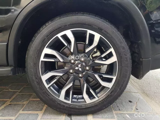 Bán MITSUBISHI OUTLANDER 2.0AT sản xuất và đăng ký 2021