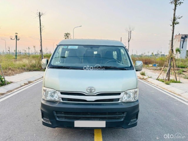 Hiace tải van 6 chỗ đời 2011, máy xăng, tải 800kg0