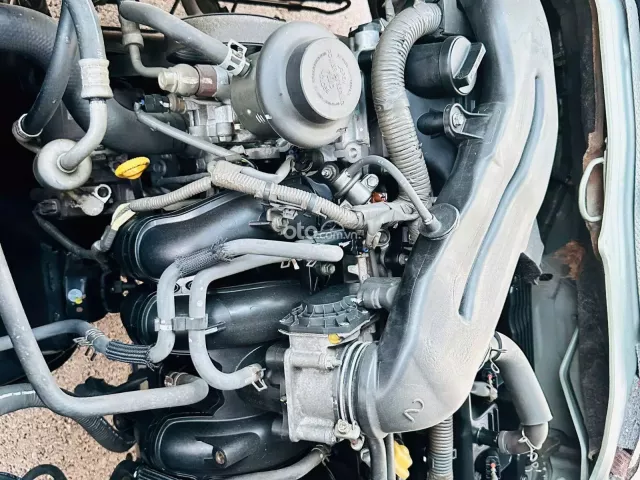 Hiace tải van 6 chỗ đời 2011, máy xăng, tải 800kg