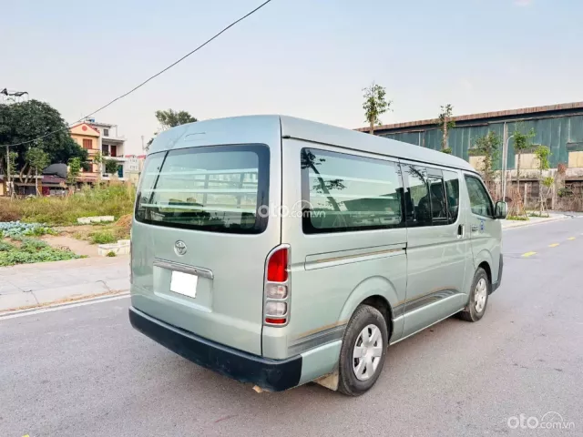 Hiace tải van 6 chỗ đời 2011, máy xăng, tải 800kg