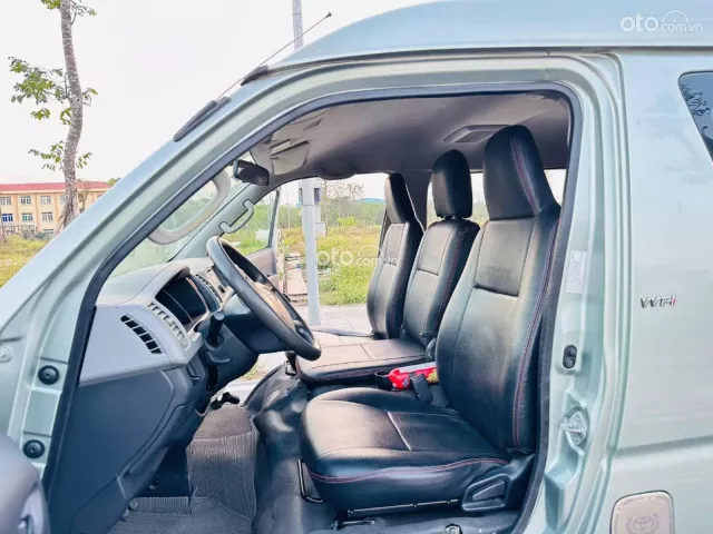 Hiace tải van 6 chỗ đời 2011, máy xăng, tải 800kg