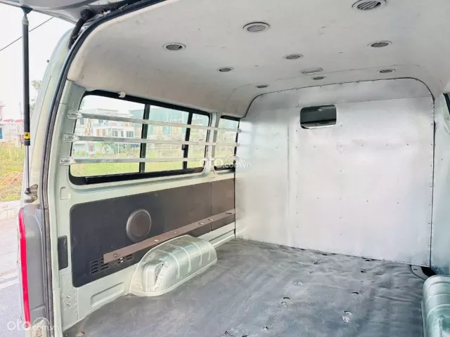 Hiace tải van 6 chỗ đời 2011, máy xăng, tải 800kg