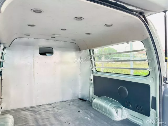 Hiace tải van 6 chỗ đời 2011, máy xăng, tải 800kg