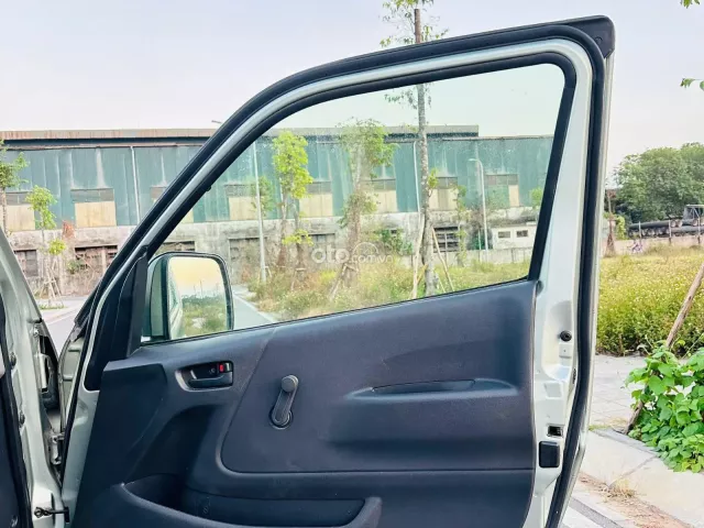 Hiace tải van 6 chỗ đời 2011, máy xăng, tải 800kg