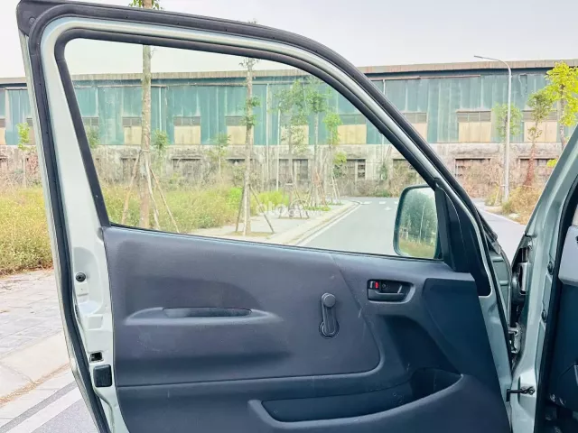 Hiace tải van 6 chỗ đời 2011, máy xăng, tải 800kg