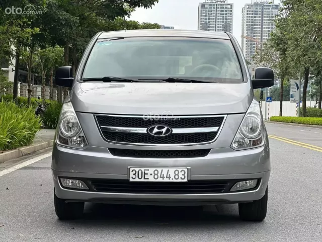 Cần bán Hyundai Starex 2.4 MT sx 2015 (xe máy xăng 9 chỗ) nguyên bản 100%