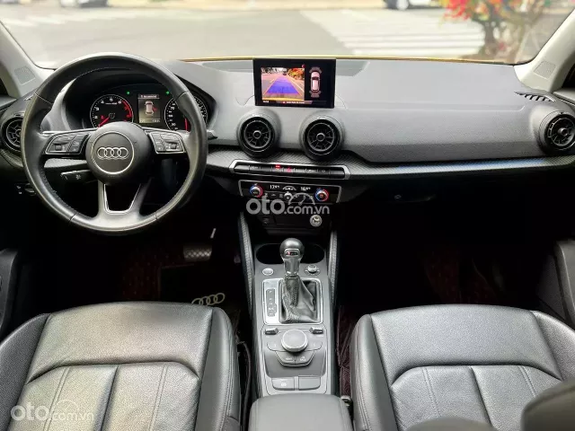 XE DUY NHẤT, MÀU VÀNG