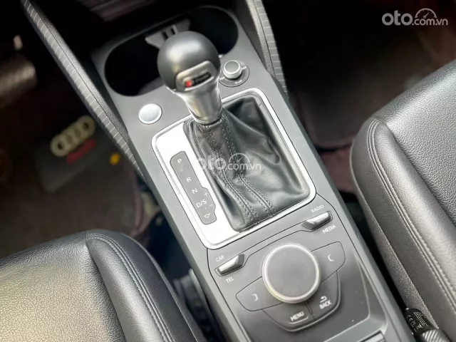 XE DUY NHẤT, MÀU VÀNG