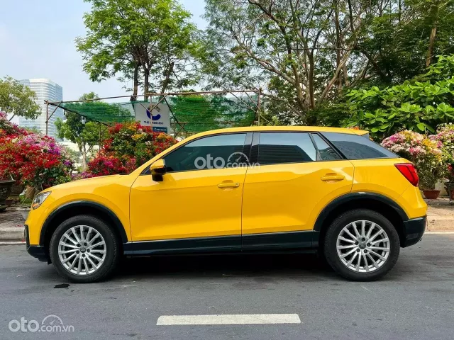 XE DUY NHẤT, MÀU VÀNG