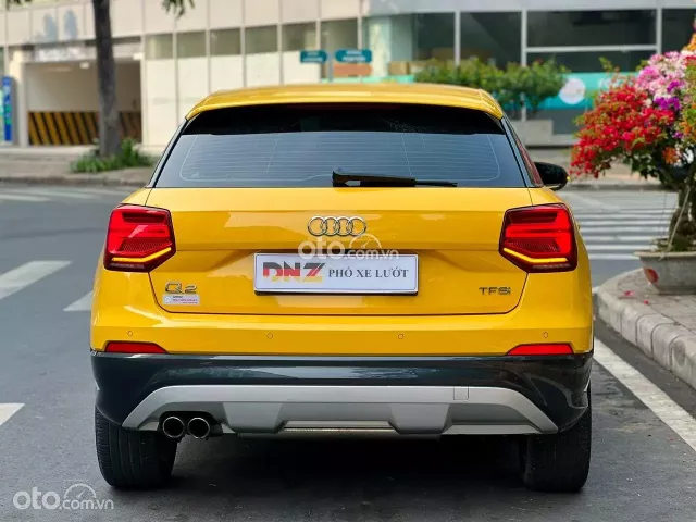 XE DUY NHẤT, MÀU VÀNG