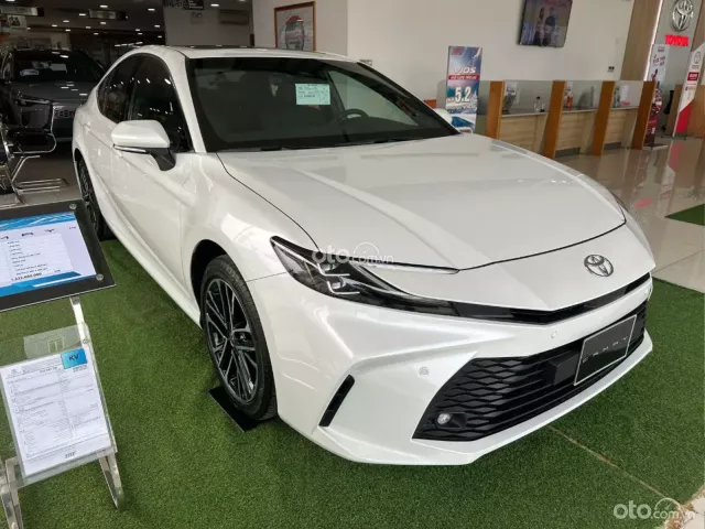 Toyota CAMRY - Có sẳn giao ngay, KM khủng!!!