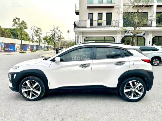 Bán xe Huyndai Kona 2.0 AT 2020 màu trắng, tên tư nhân, chạy hơn 3 vạn km