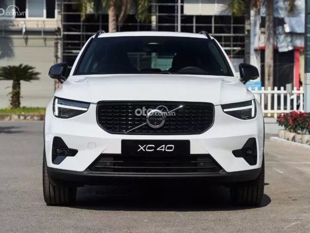 Volvo XC40 2025