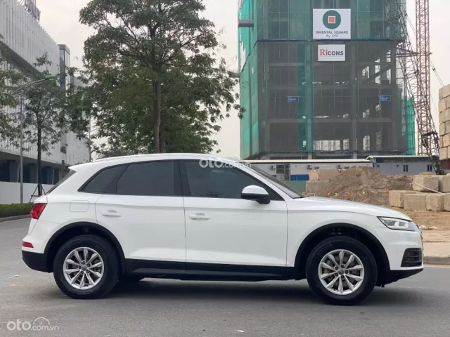 Một chủ từ đầu biển tỉnh