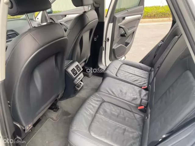 Một chủ từ đầu biển tỉnh