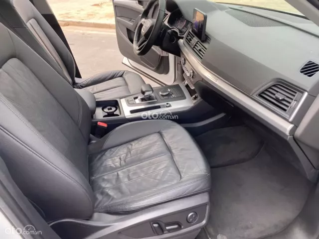 Một chủ từ đầu biển tỉnh