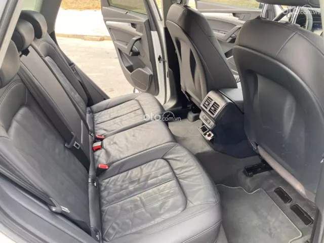 Một chủ từ đầu biển tỉnh