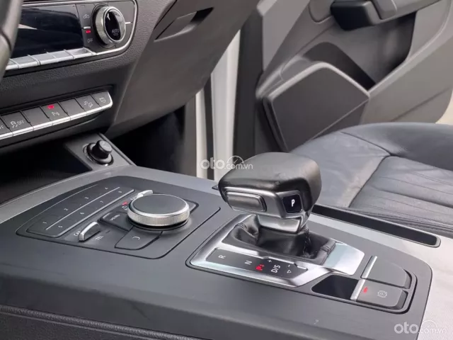 Một chủ từ đầu biển tỉnh