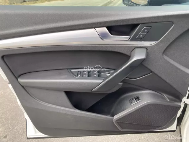 Một chủ từ đầu biển tỉnh