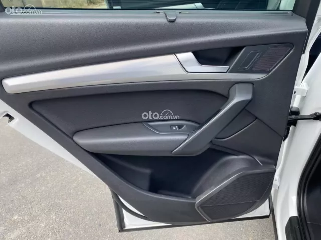 Một chủ từ đầu biển tỉnh