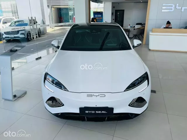 Quà tặng tháng 4: 06 chỉ vàng - miễn phí 06 năm bảo dưỡng tiêu chuẩn - 02 năm miễn phí lãi suất