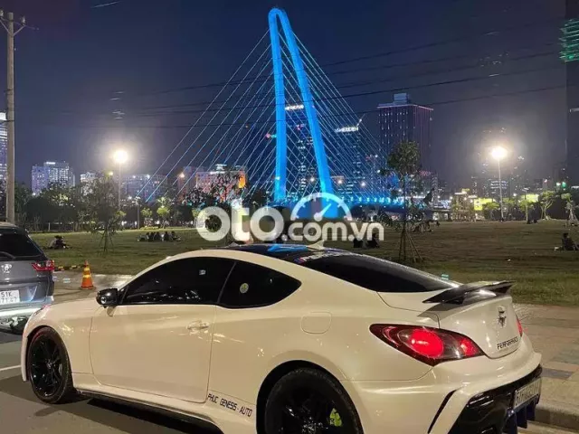 Hyundai Genesis 2010 Coupe 2.0 AT - 110000 km