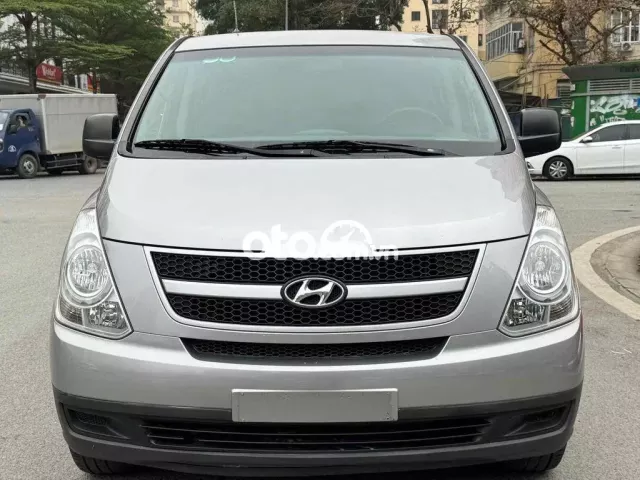 Màu Bạc Máy Xăng 6 Chỗ