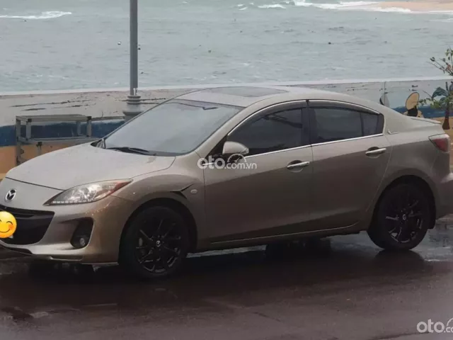 Xe nhà. Đầy đủ tính năng trong tầm giá. Cửa sổ trời, đèn bi xenon + gạt mưa tự động, cam 360