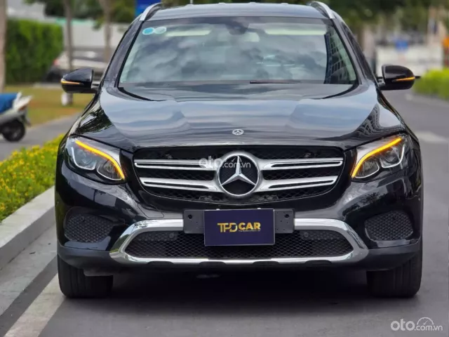 Mercedes-Benz GLC200 đen/kem sx2018