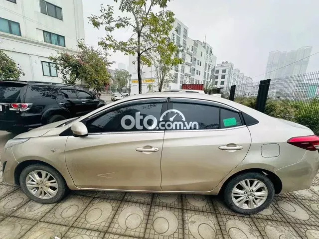 Màu vàng đang tìm chủ mới