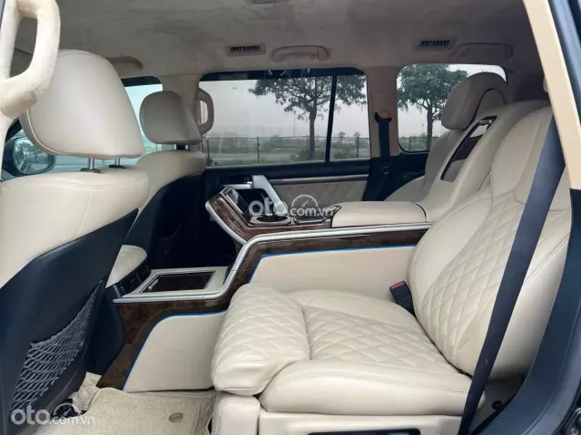 Bề thế uy nghi