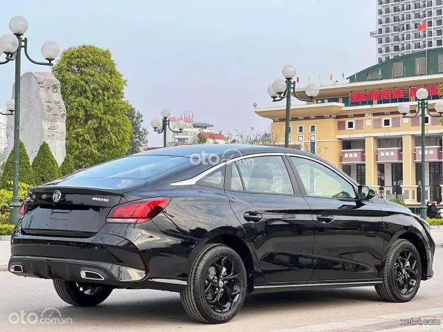 MG 5 STD 2025