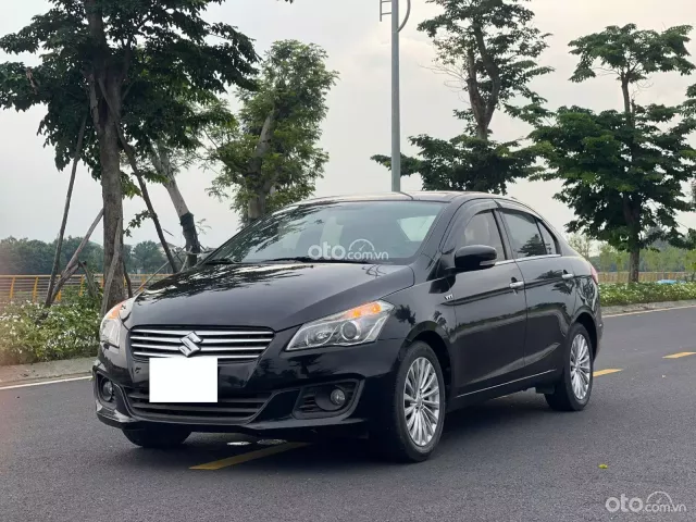 Bán xe sedan cỡ B rộng rãi nhất phân khúc, màu đen sang trọng