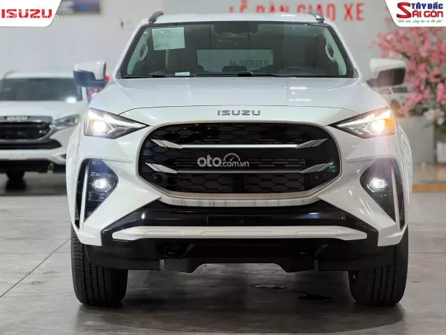 SUV 7 chổ màu trắng bản 1 cầu số tự động mới nhất