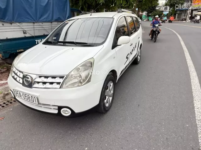 Nissan Livina 1.8 MT 2011 9