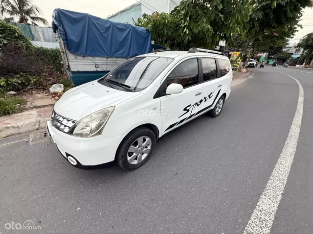 Nissan Livina 1.8 MT 2011 7