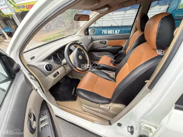 Nissan Livina 1.8 MT 2011 6