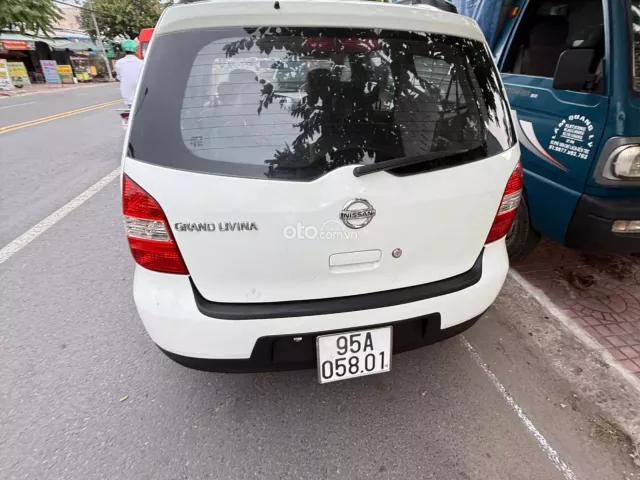 Nissan Livina 1.8 MT 2011 3
