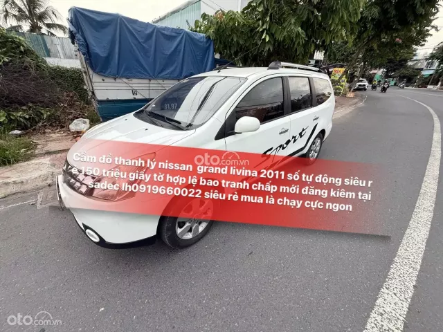 Nissan Livina 1.8 MT 2011 2