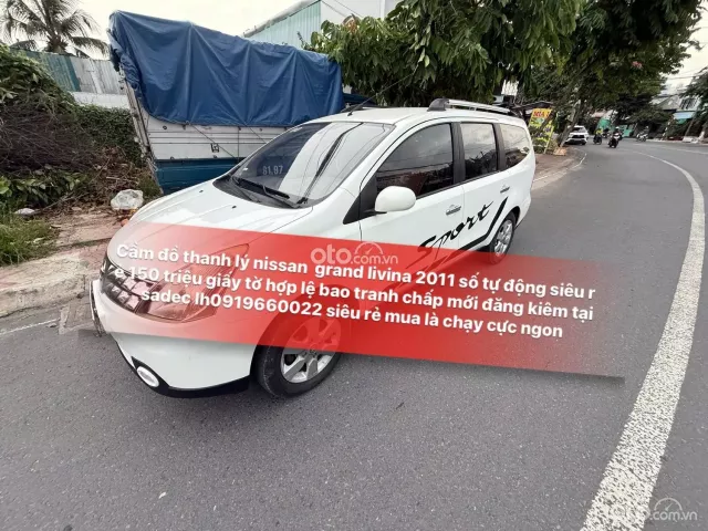 Nissan Livina 1.8 MT 2011