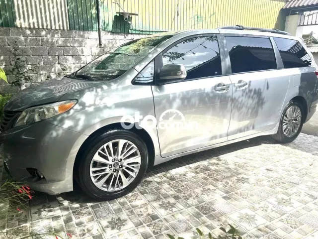 Toyota Sienna 2011 - 96000 km0 Toyota Sienna 2011 - 96000 km0