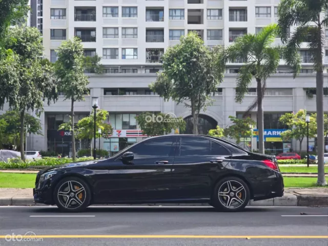 MODEL 2020 UP BODY C63 AMG