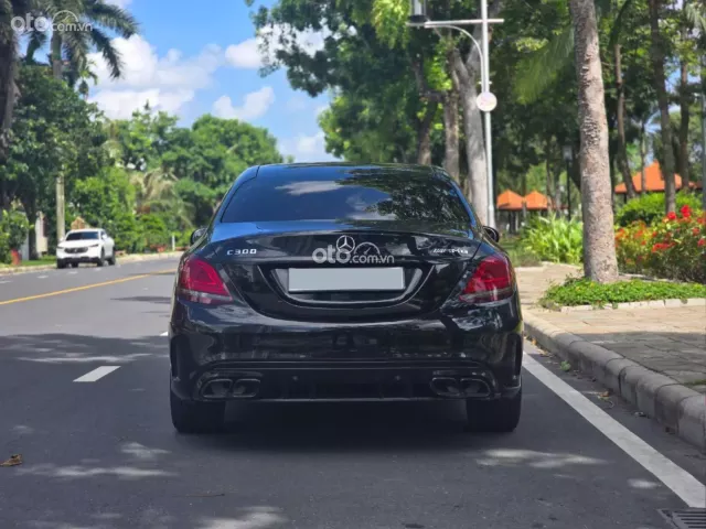 MODEL 2020 UP BODY C63 AMG