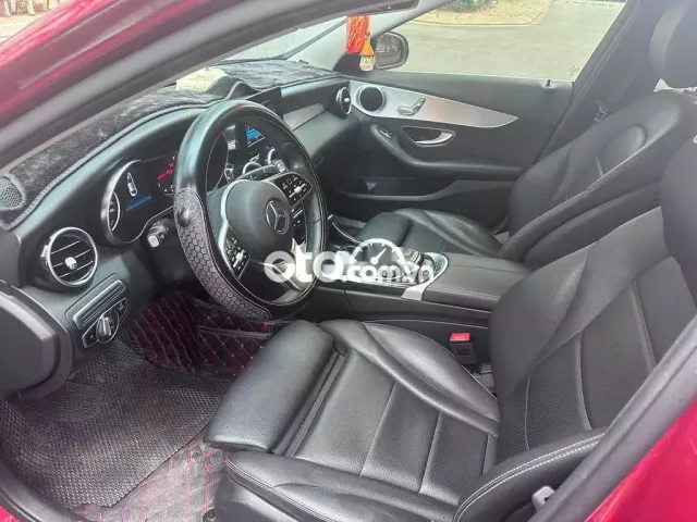 Ra đi Mercedes Benz C180 khá tốt, công chứng ngay