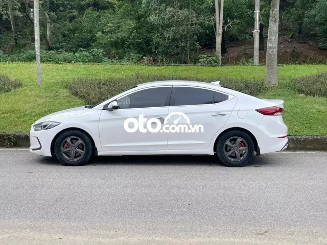 Hyundai Elantra 2019 1.6 MT đẹp xuất sắc zin 100%