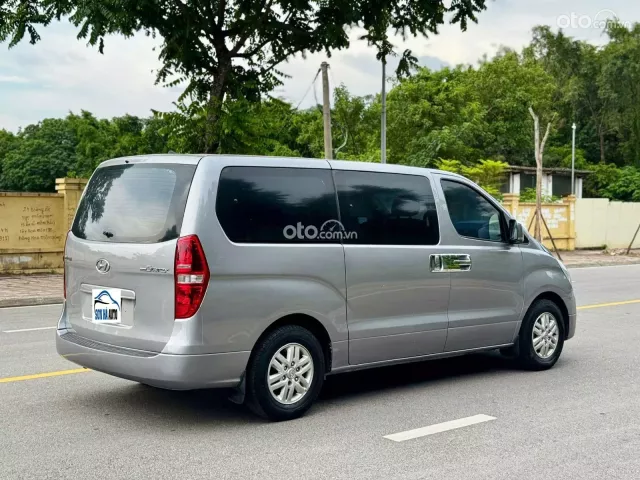 Hyundai Grand Starex 2.4 MT 2017 4