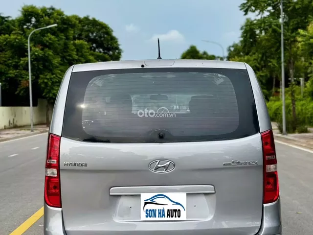 Hyundai Grand Starex 2.4 MT 2017 5
